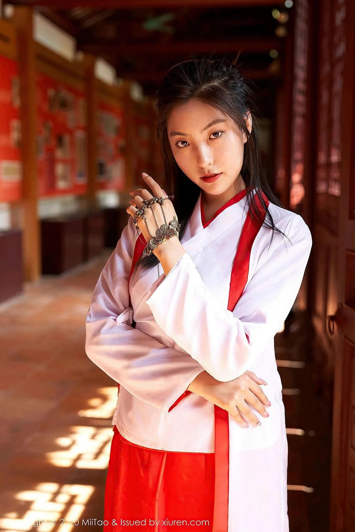 1810734