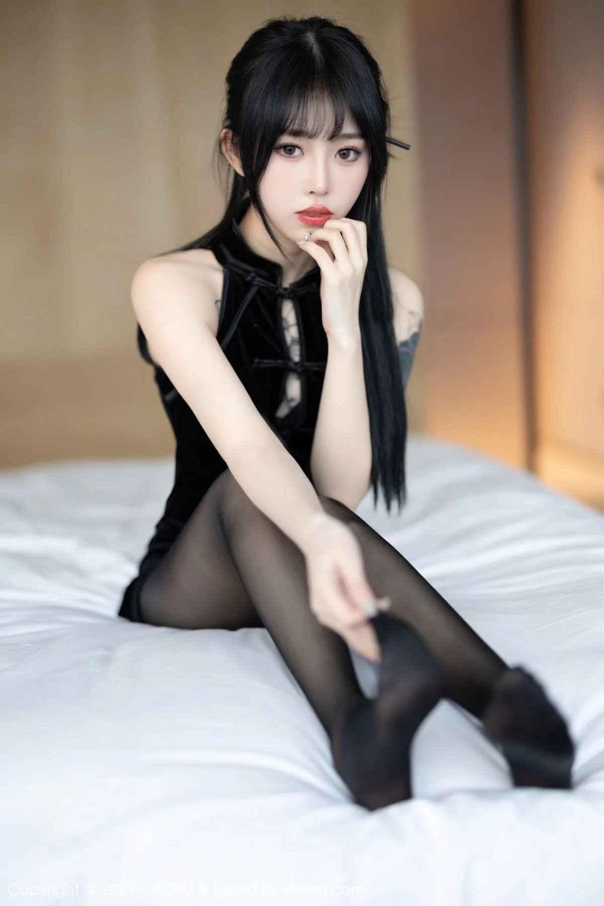 1631834