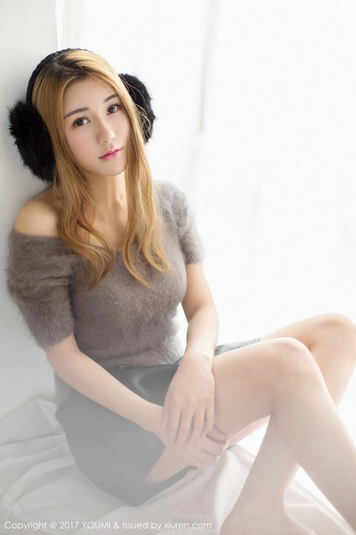 1901306